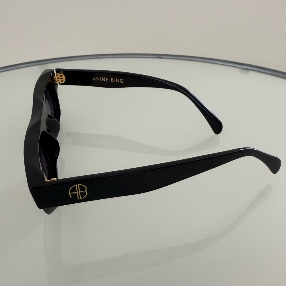 Anine Bing Black Otis sunglasses with original black case - Picture 2 of 2